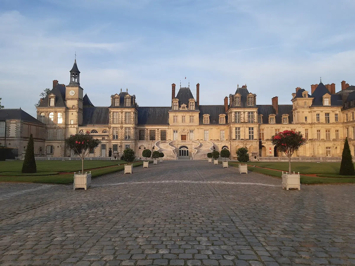 La cour d'honneur du château de Fontainebleau