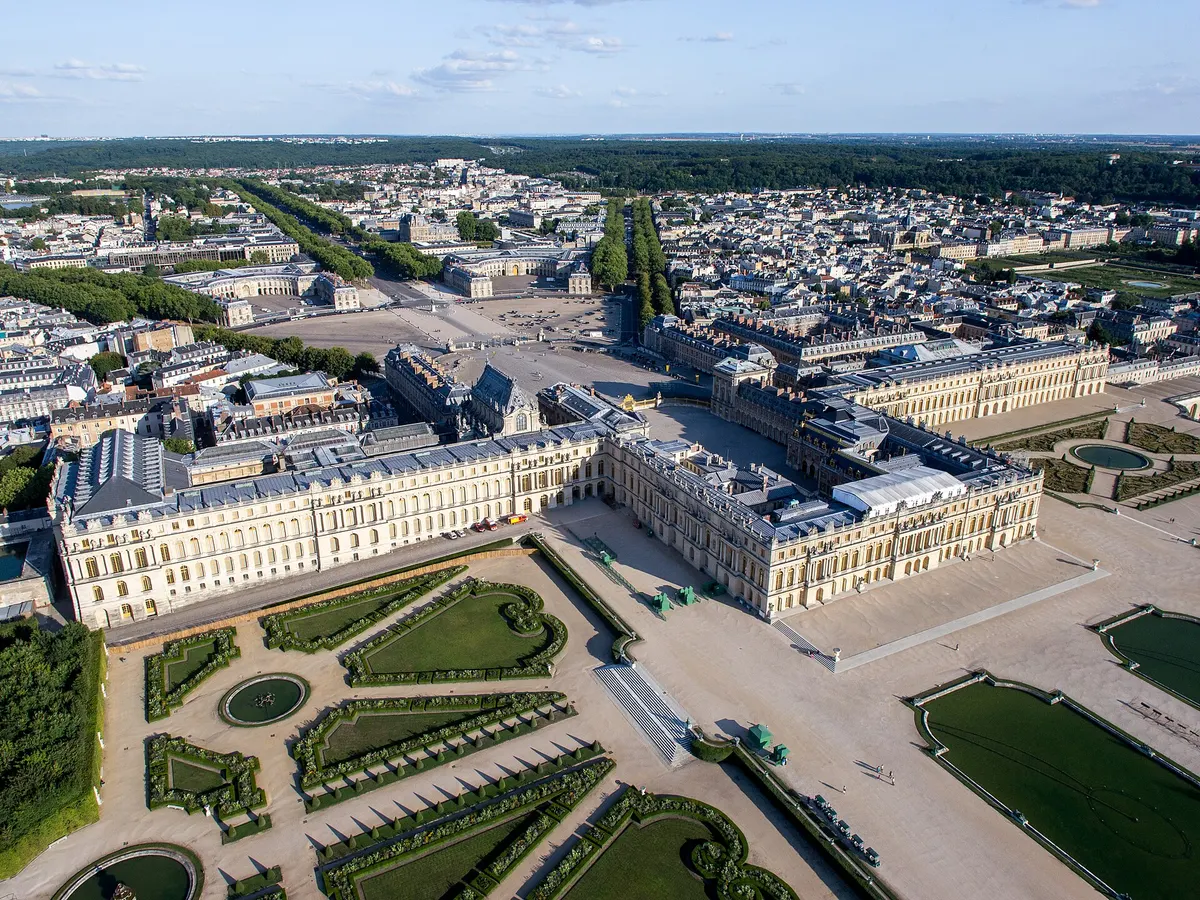 Le château de Versailles côté jardins